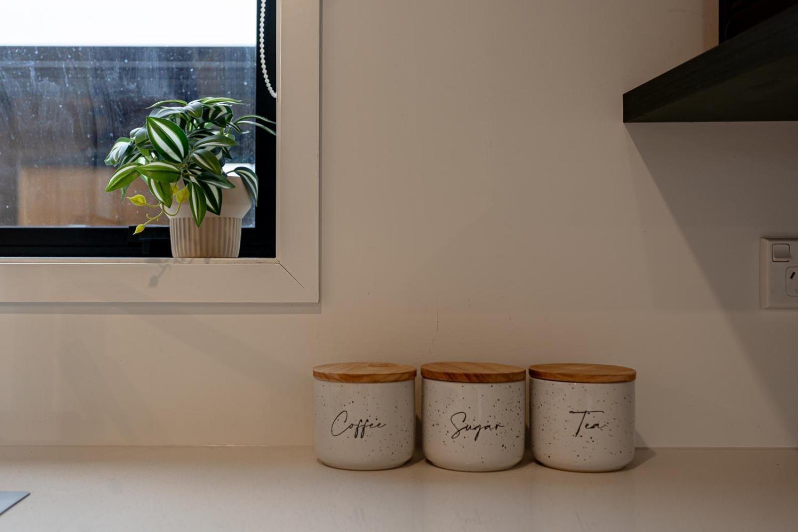 Modern 2 Bedroom Townhouse In Cbd With Parking! Sleeps 5 كريستتشيرش المظهر الخارجي الصورة