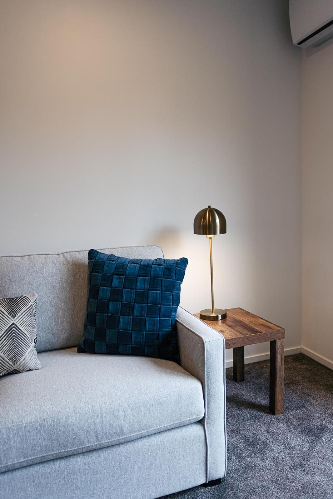 Modern 2 Bedroom Townhouse In Cbd With Parking! Sleeps 5 كريستتشيرش المظهر الخارجي الصورة