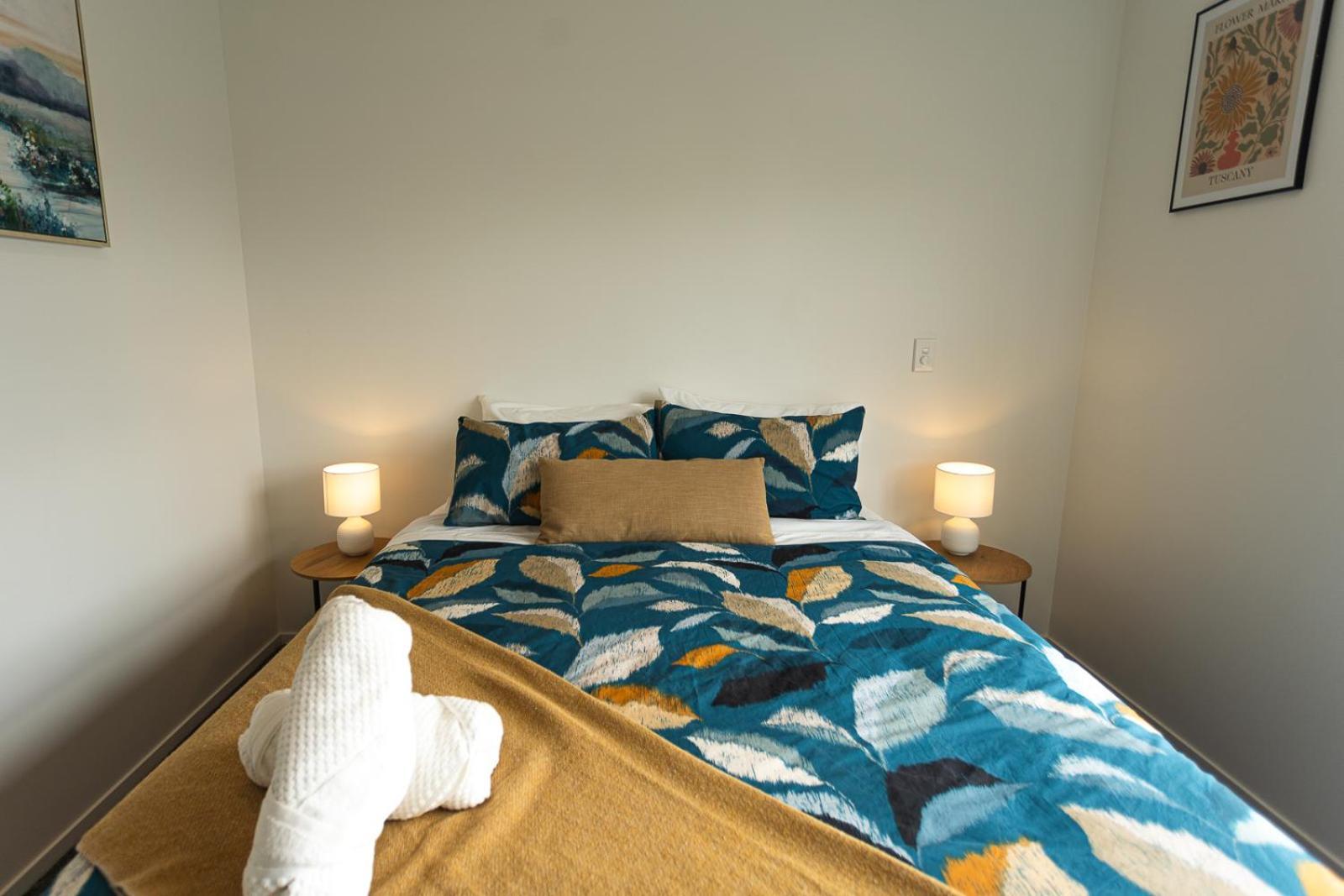 Modern 2 Bedroom Townhouse In Cbd With Parking! Sleeps 5 كريستتشيرش المظهر الخارجي الصورة
