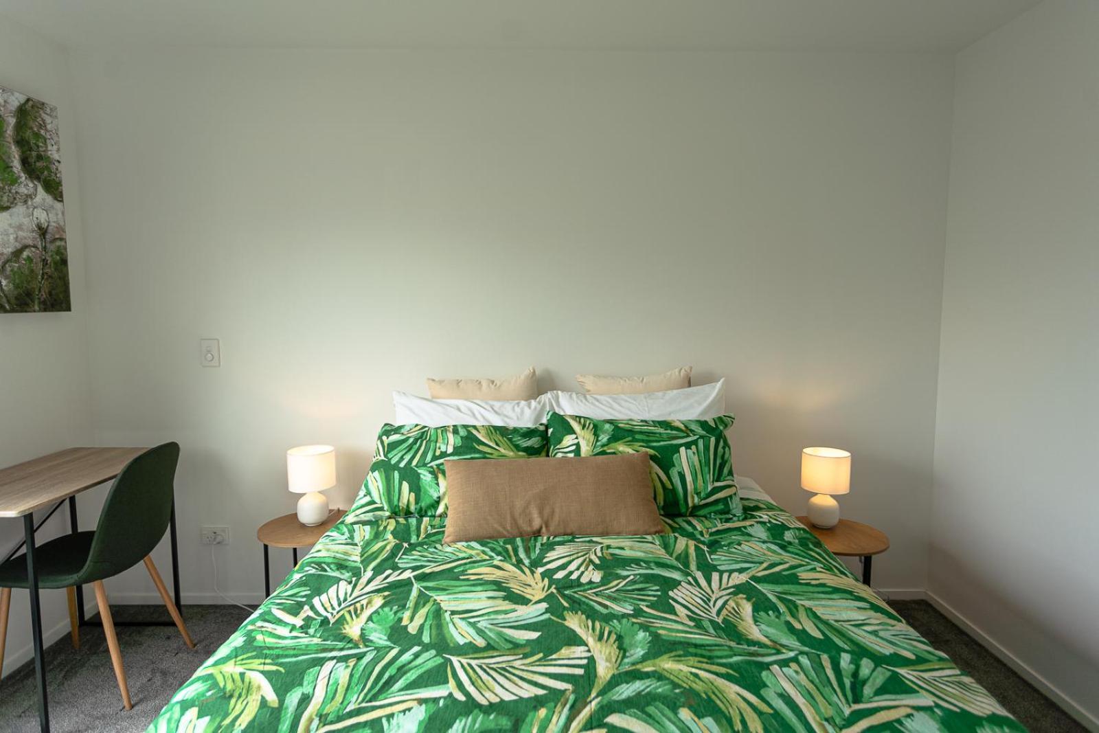Modern 2 Bedroom Townhouse In Cbd With Parking! Sleeps 5 كريستتشيرش المظهر الخارجي الصورة
