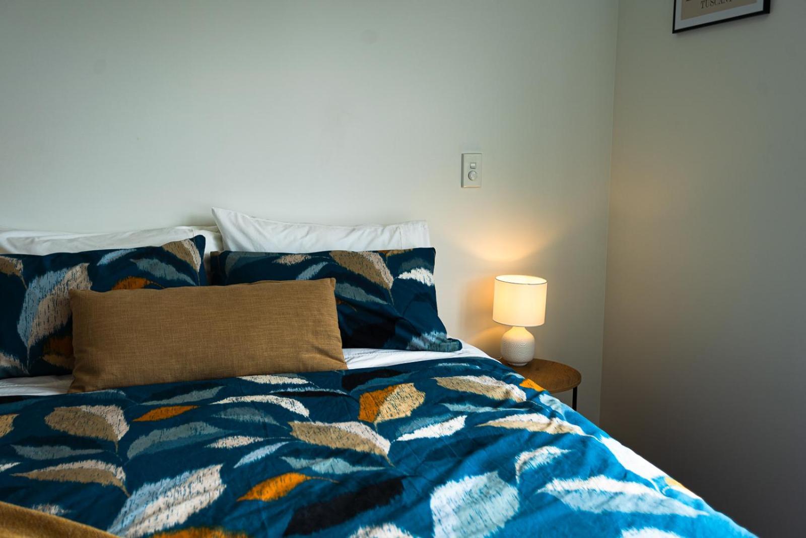 Modern 2 Bedroom Townhouse In Cbd With Parking! Sleeps 5 كريستتشيرش المظهر الخارجي الصورة