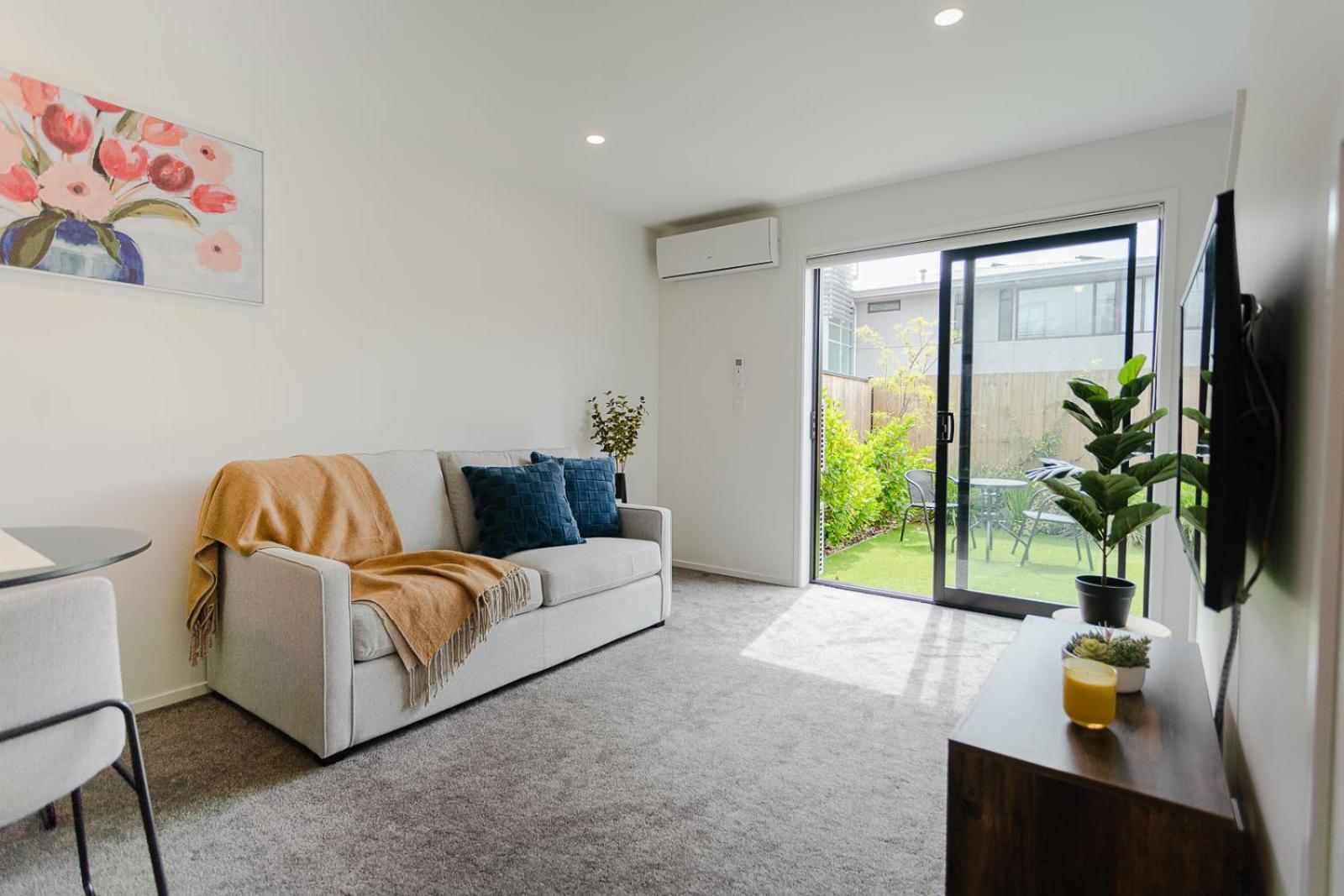 Modern 2 Bedroom Townhouse In Cbd With Parking! Sleeps 5 كريستتشيرش المظهر الخارجي الصورة