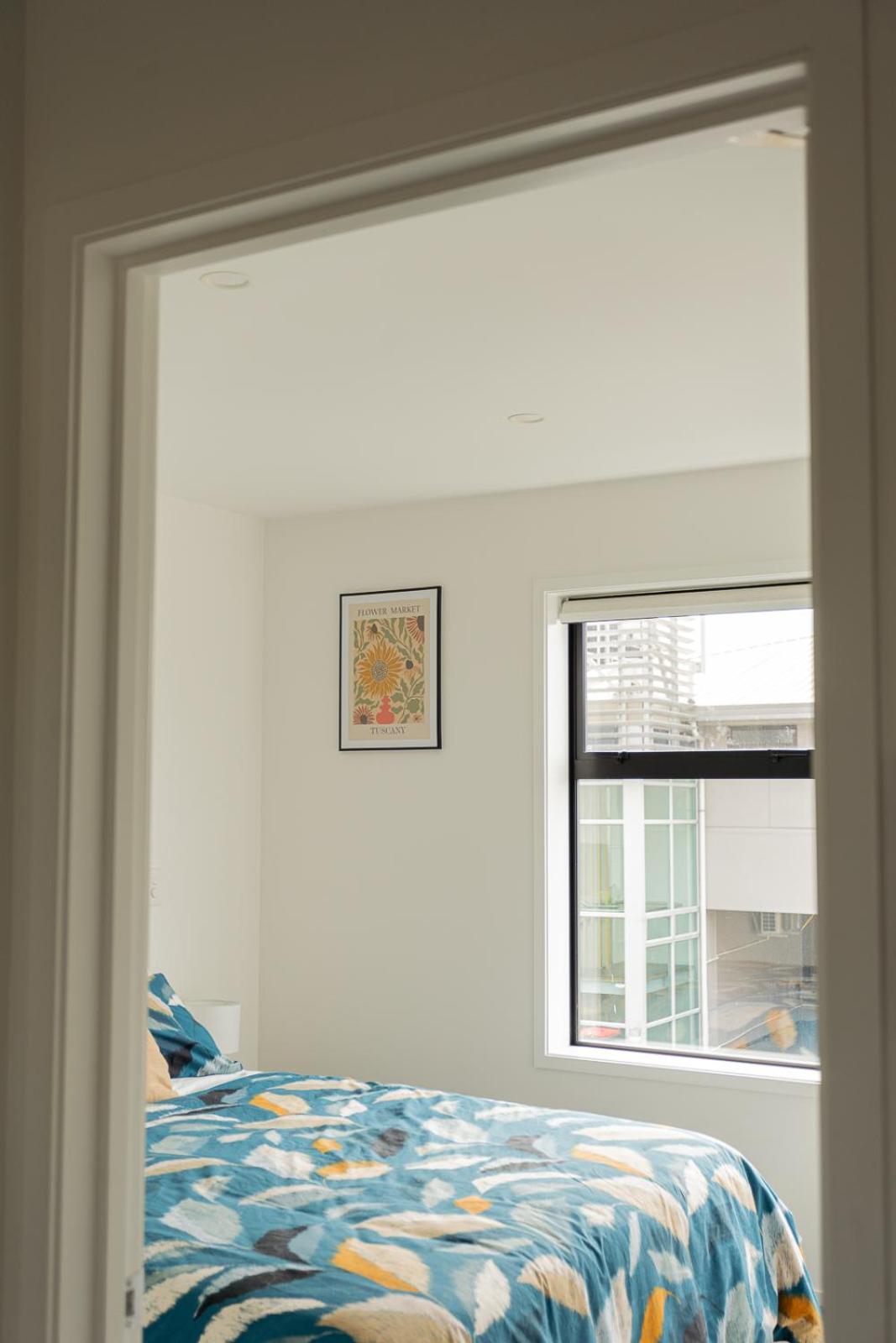 Modern 2 Bedroom Townhouse In Cbd With Parking! Sleeps 5 كريستتشيرش المظهر الخارجي الصورة