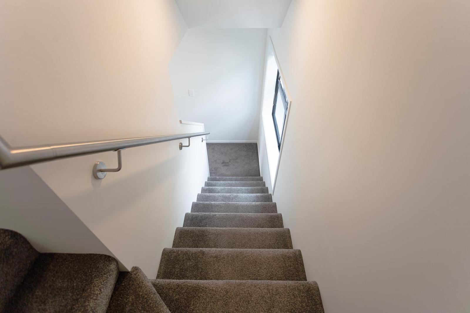 Modern 2 Bedroom Townhouse In Cbd With Parking! Sleeps 5 كريستتشيرش المظهر الخارجي الصورة