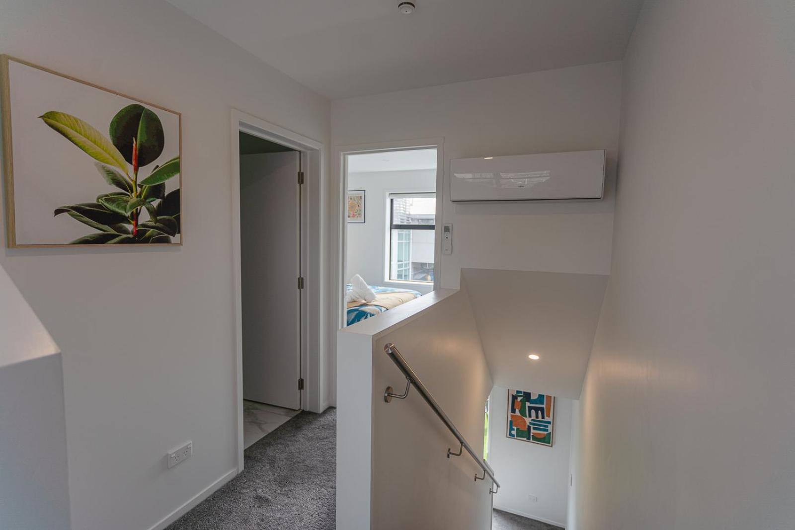 Modern 2 Bedroom Townhouse In Cbd With Parking! Sleeps 5 كريستتشيرش المظهر الخارجي الصورة
