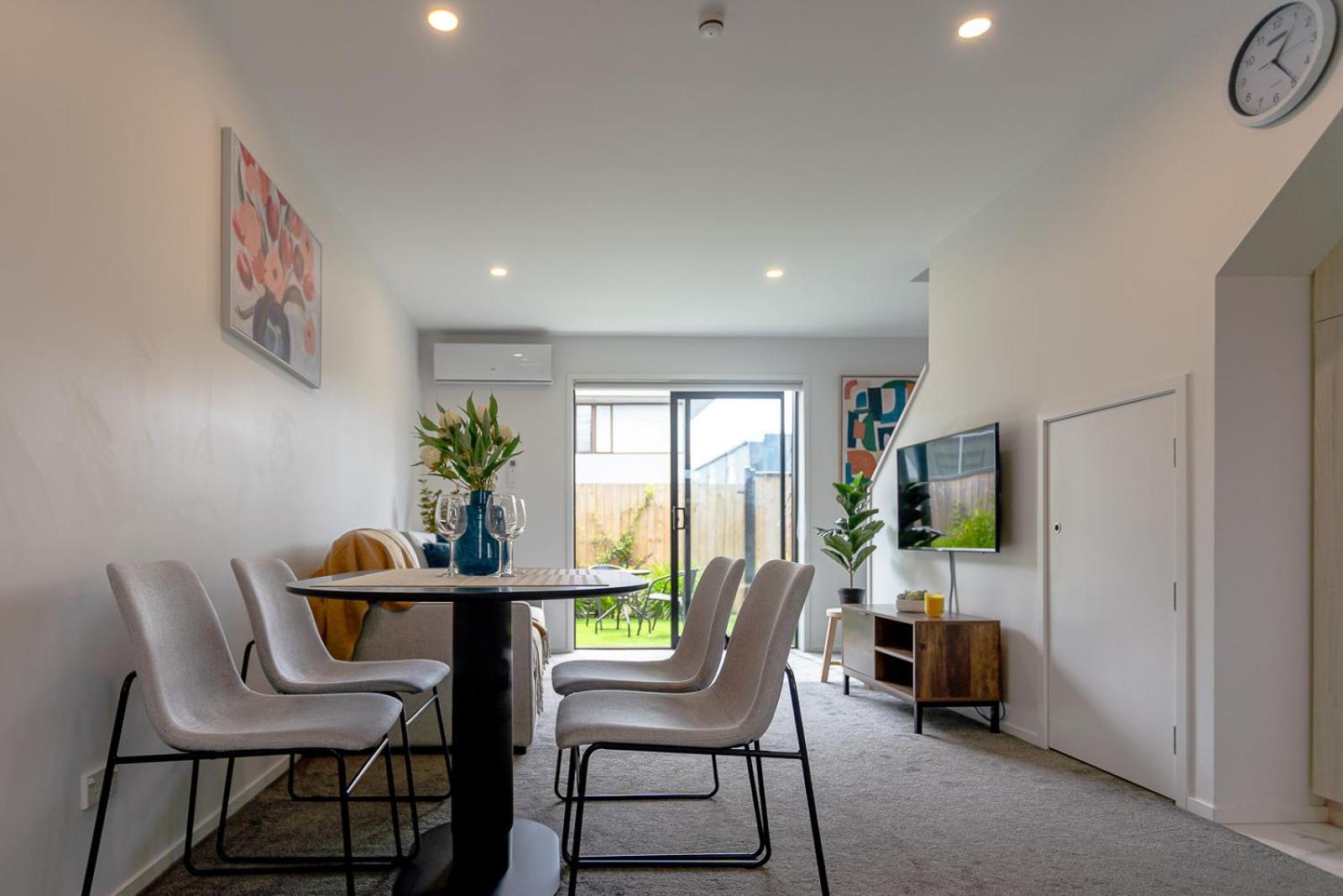 Modern 2 Bedroom Townhouse In Cbd With Parking! Sleeps 5 كريستتشيرش المظهر الخارجي الصورة