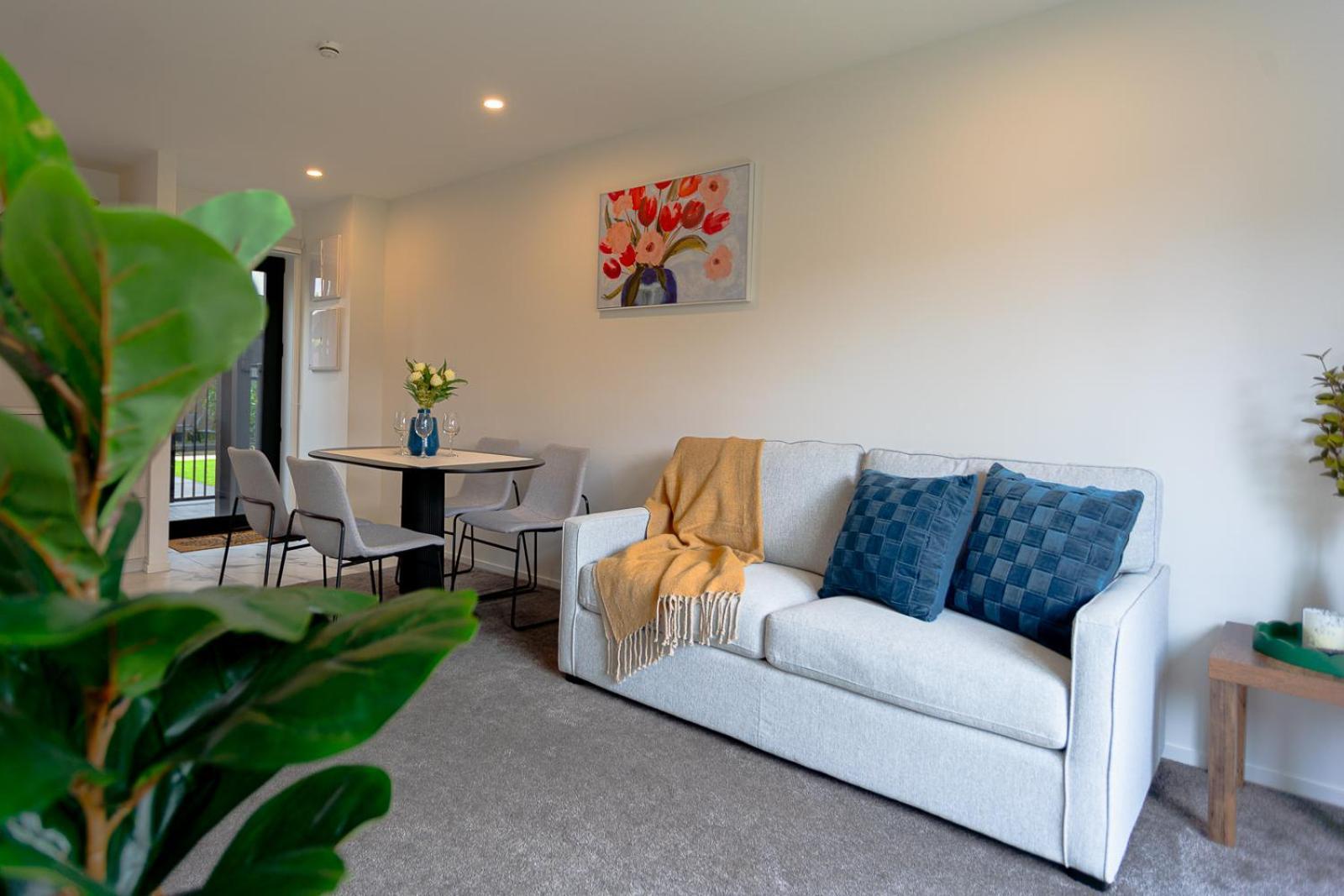 Modern 2 Bedroom Townhouse In Cbd With Parking! Sleeps 5 كريستتشيرش المظهر الخارجي الصورة